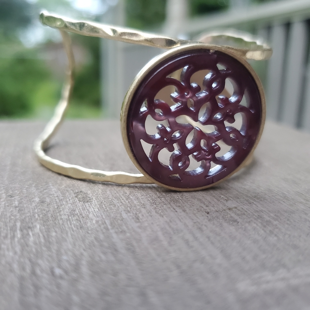 Vtg Insp Boho Maroon Resin Filagree Disk Bracelet